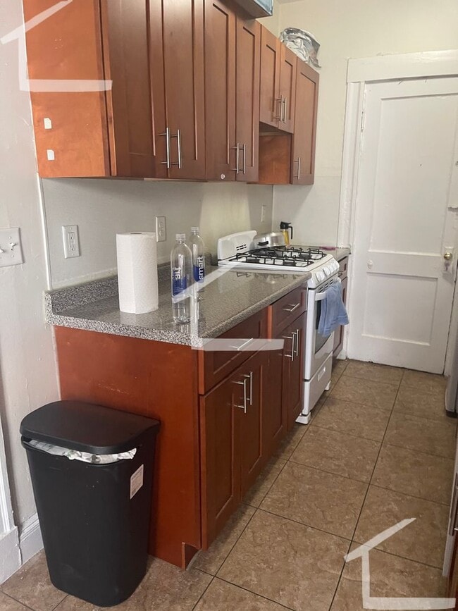 Building Photo - No Brokers Fee, No Security Deposit, Heat, Hot Water Included, The Building With an Elevator and ...