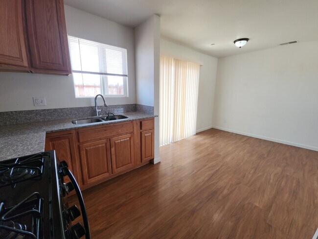 Foto del edificio - 151 Amberidge Dr