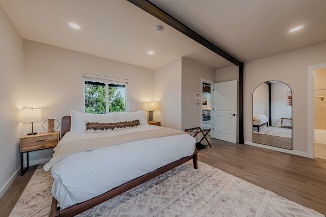 Building Photo - 736 W Rider Dr