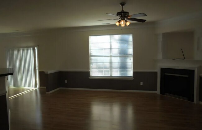 Building Photo - 2033 Cliffvale Dr