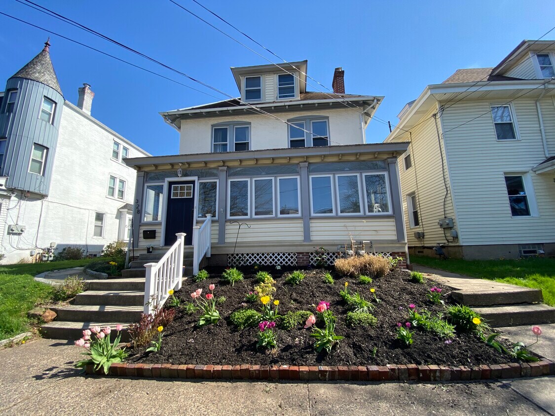 Primary Photo - 328-2 4th Ave