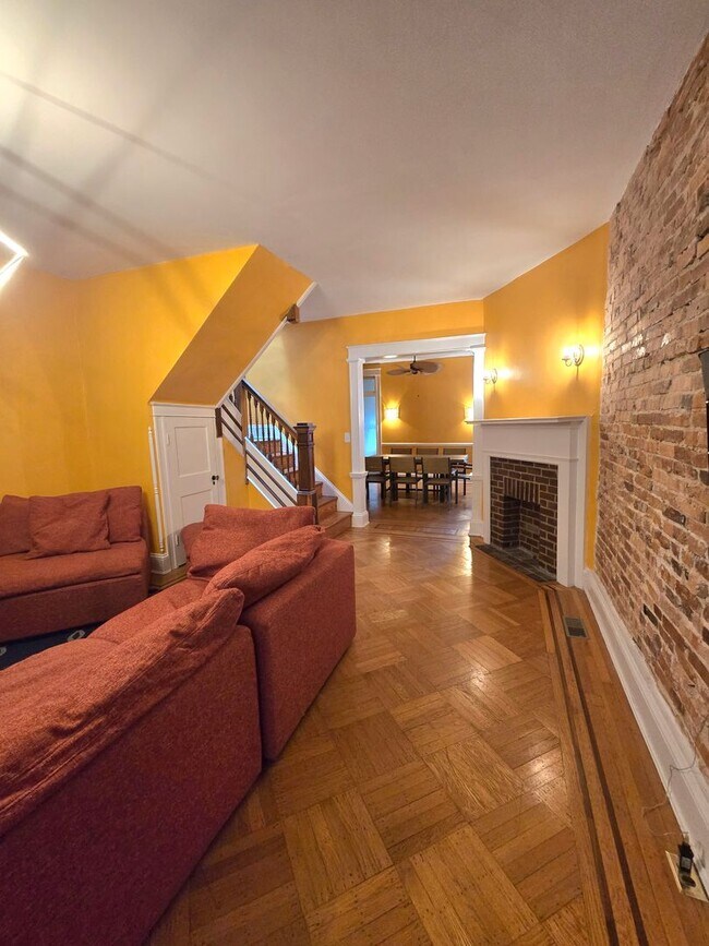 Building Photo - 3-Bedroom, 1.5 Bathroom Charles Village Townhouse