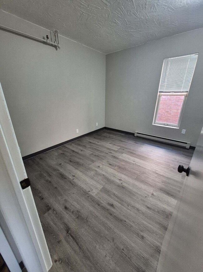 Foto del edificio - 301 N Riverfront Dr