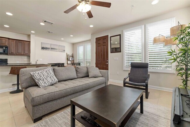 Foto del edificio - 6814 E Riverside Dr