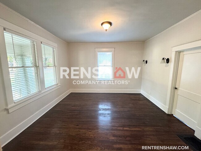 Building Photo - Charming Midtown Property - Move In Ready!