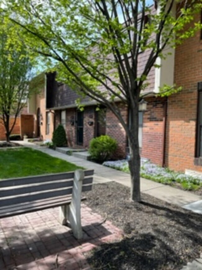 Foto del edificio - 1883 Willoway Circle North