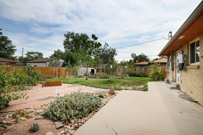 Foto del edificio - 6316 Ingalls Ct