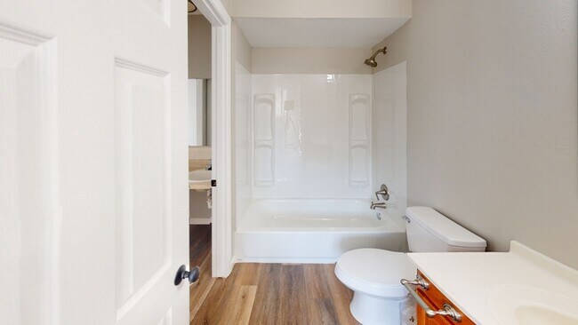 Foto del edificio - Millbury Townhomes
