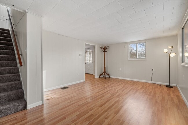 Foto del edificio - Stunning 3 bedroom home in McKees Rocks available now!