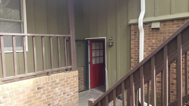 Foto del edificio - Updated 2br 1.5ba Condo Style home in grea...