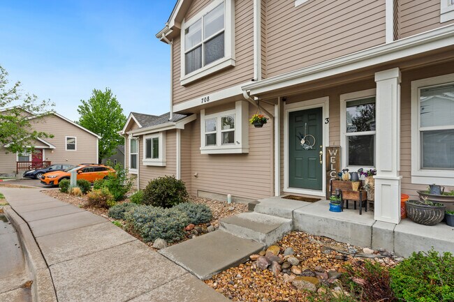Foto del edificio - 708 Crown Ridge Ln