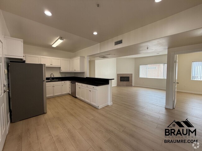 Building Photo - 10849 Fruitland Dr