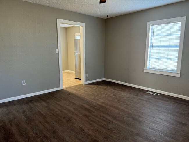 Foto del edificio - 852 N Columbia Ave