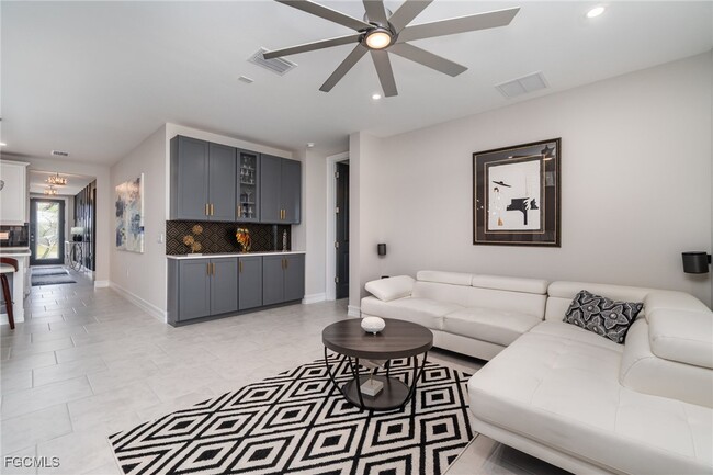 Building Photo - 44525 Palm Frond Dr