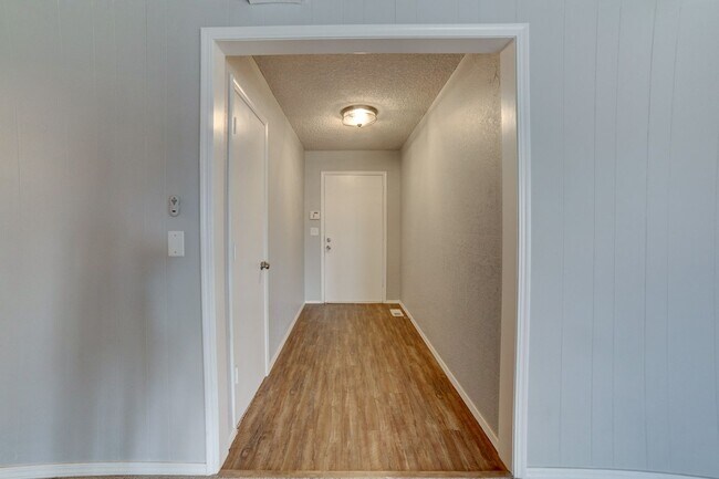 Building Photo - Charming Updated 3-Bedroom Home in South B...