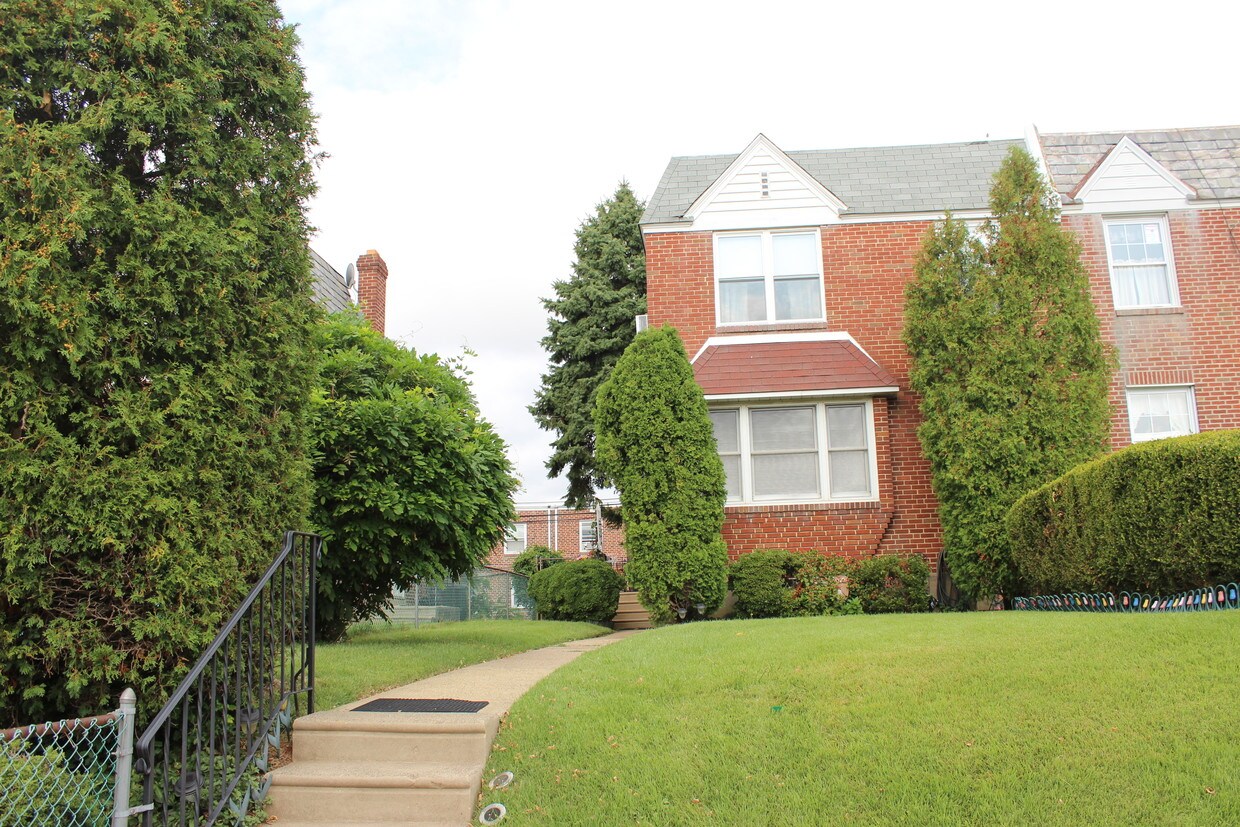 Primary Photo - 7220 Barnard Ave