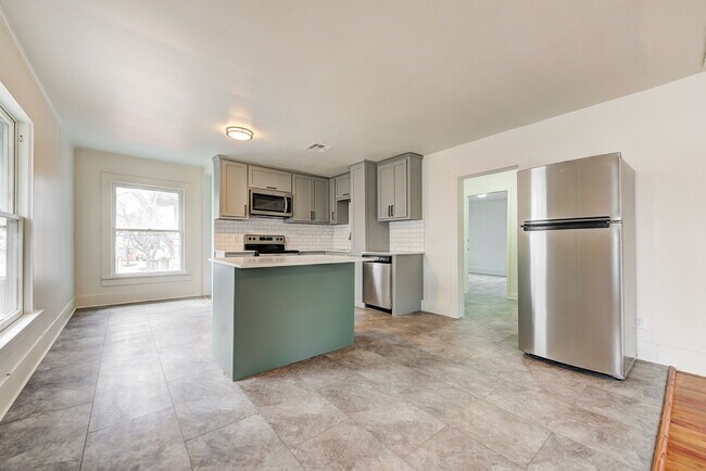 Building Photo - 474 Elm Ave
