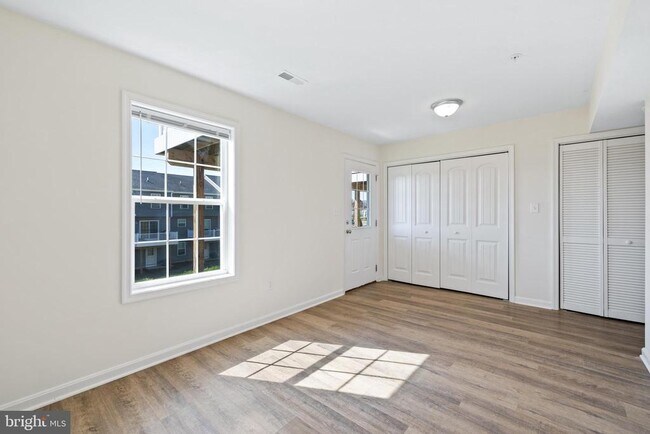 Foto del edificio - 50 Summer Ln