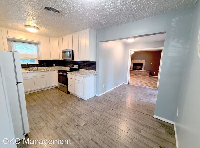 Building Photo - 4 br, 2 bath House - 807 N Berry Road