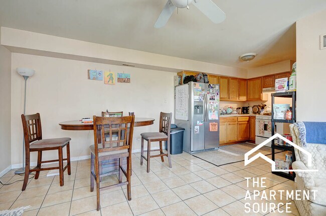 Foto del edificio - 3215 W Armitage Ave