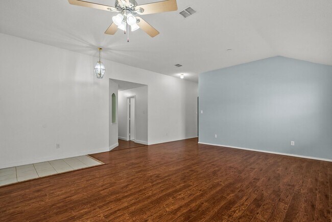 Foto del edificio - $500 off the first month's rent + move-in on or before 4/20