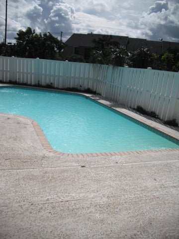 Foto del edificio - 1382 NW 13th Ct