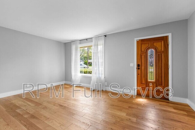 Foto del edificio - 8057 Arbor Dr