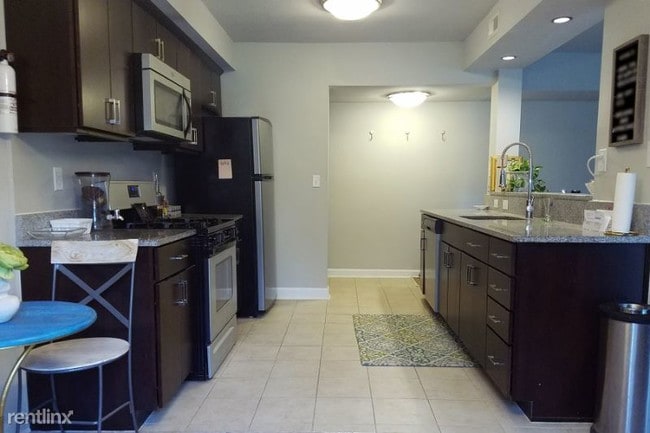 Building Photo - 1 br, 1 bath Apartment - 6336 Wingate Street