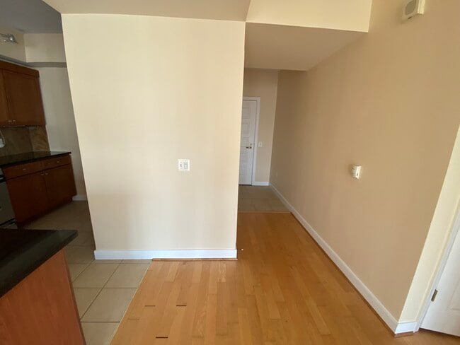 Building Photo - 616 E St NW