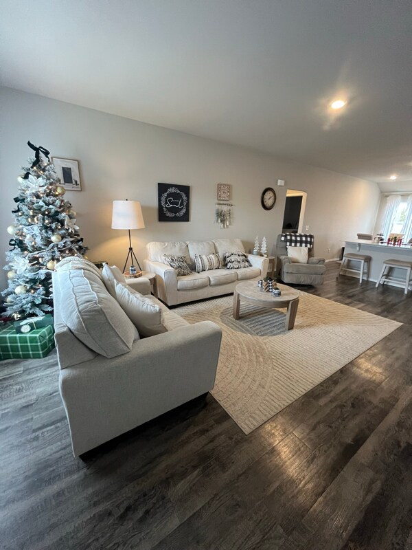 Foto del edificio - 326 Starlight Dr