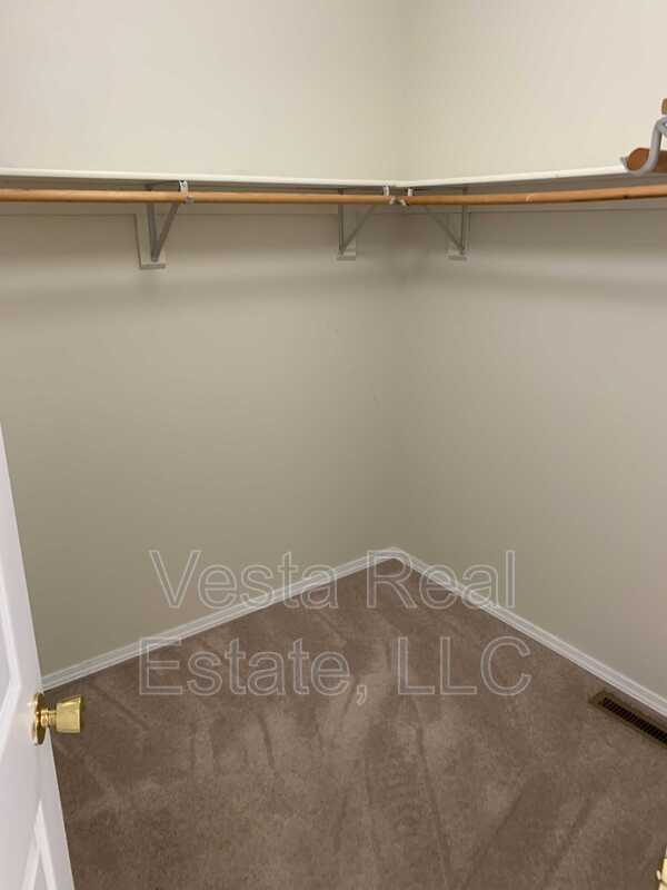 Building Photo - 1004 Doral Dr