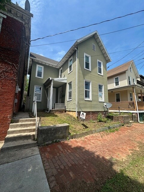 Primary Photo - 608 Broadway