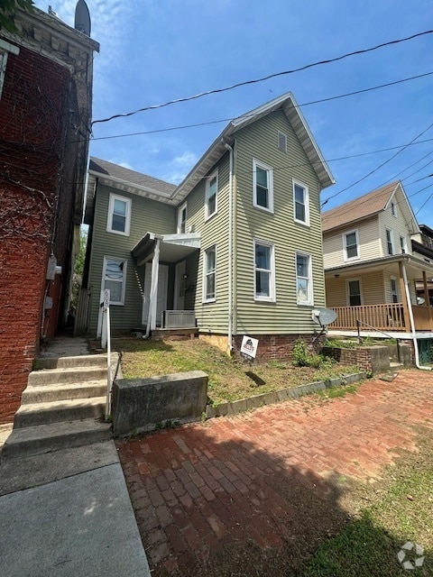 Building Photo - 608 Broadway