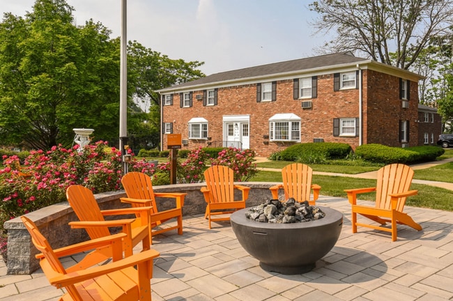 Building Photo - The Parc at Summit