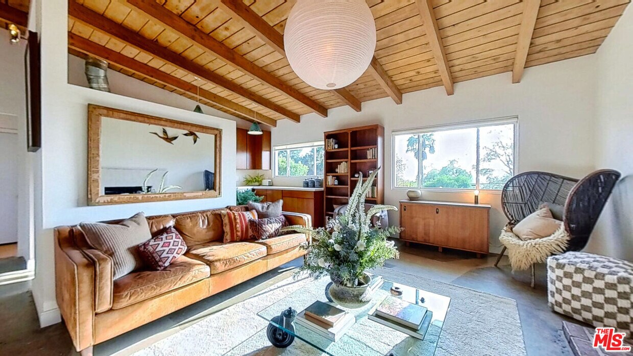 Primary Photo - 1237 Montecito Dr