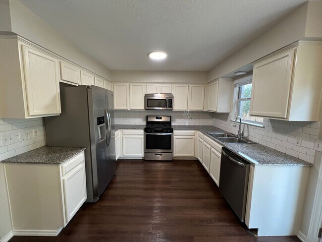 Foto del edificio - Updated Austin's Colony 4 bedroom 2.5 bath...