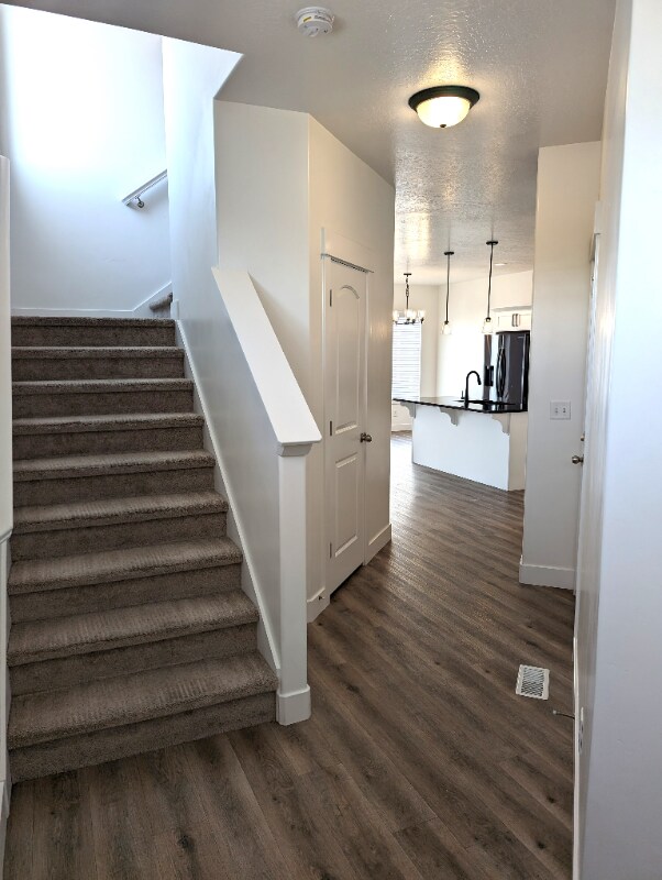 Building Photo - 296 W 630 N