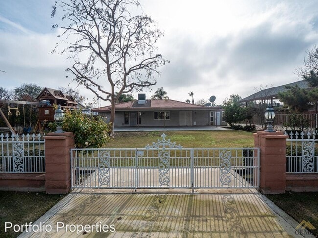 Building Photo - 3 br, 2 bath House - 14018 WESTDALE DR