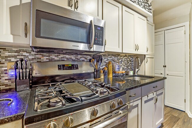 Foto del edificio - 229 62nd St NE