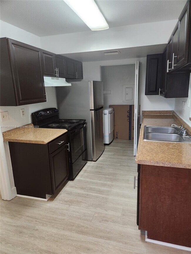 Foto del edificio - 3960 NW 87th Ave