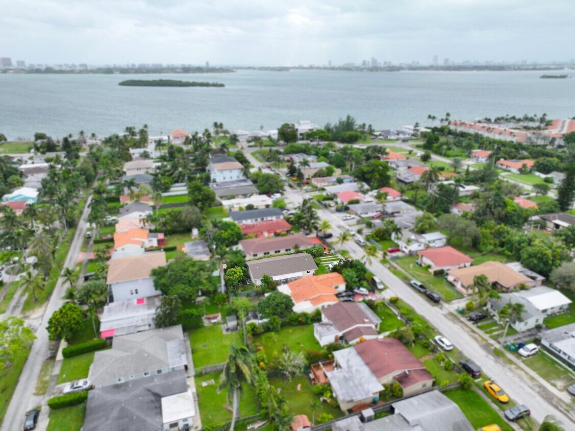 Foto principal - 1561 NE 109th St