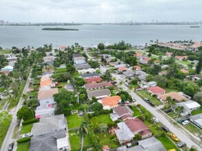 Building Photo - 1561 NE 109th St