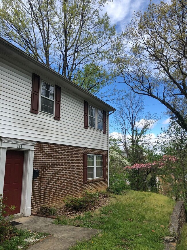 Foto del edificio - 934 Floyd Ave SW