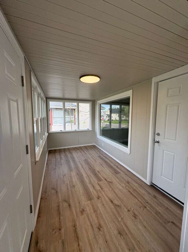 Foto del edificio - Spacious 4-Bedroom Home in Cleveland