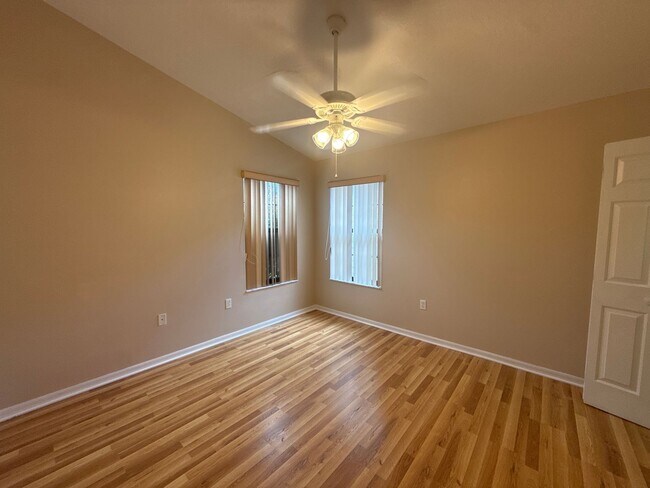 Foto del edificio - 2216 NE 39th Ave