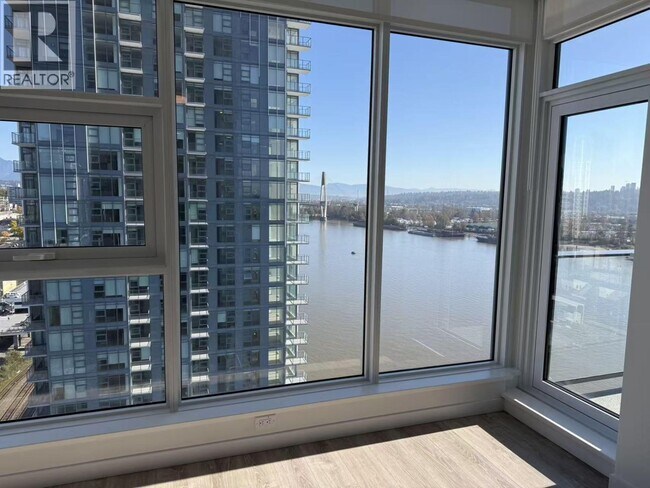 Photo du bâtiment - 680 Quayside Dr