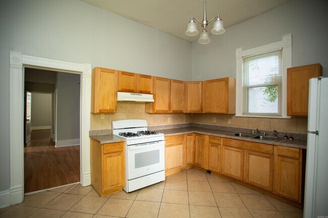 Building Photo - 313 W 23rd St