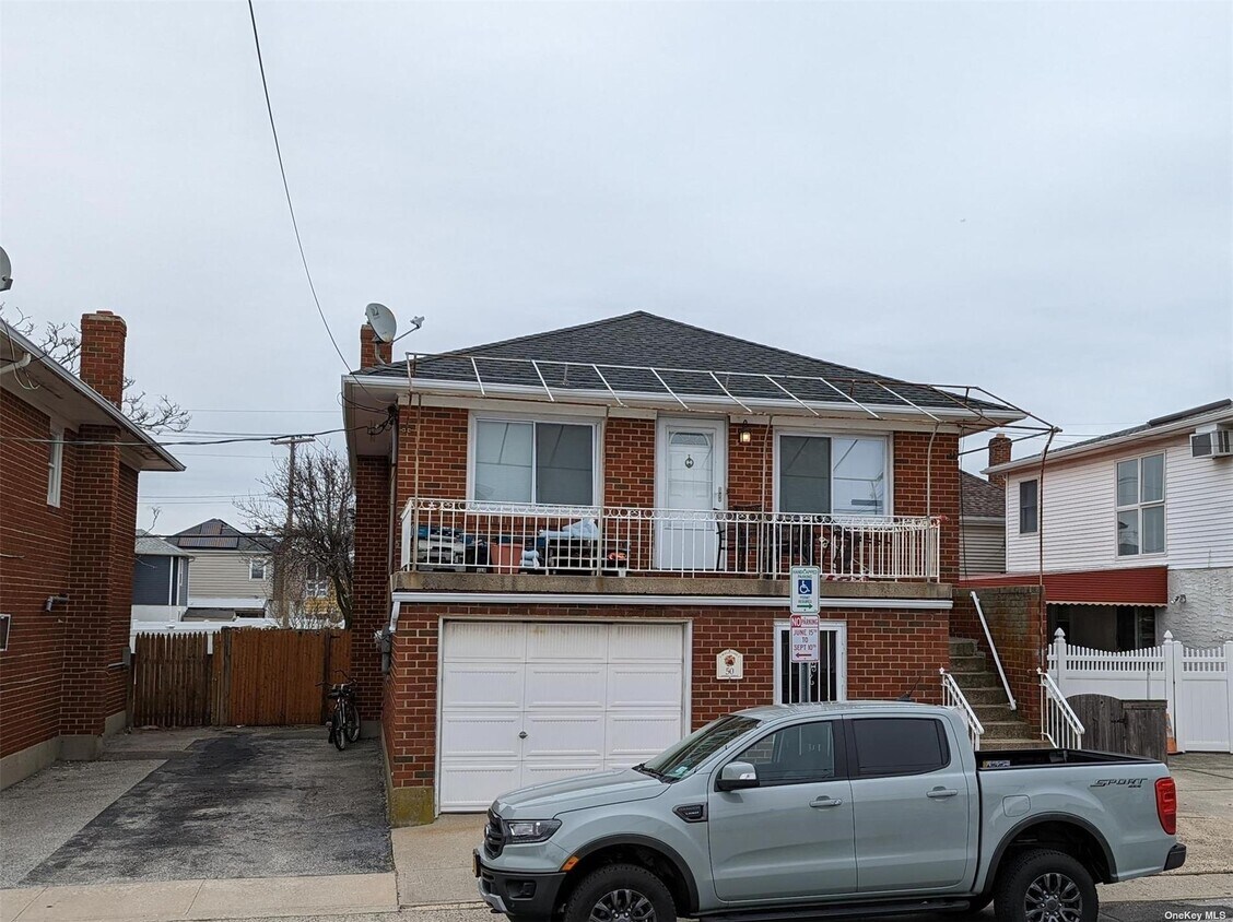 50 Oswego Ave, East Atlantic Beach, NY 11561