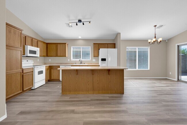 Foto del edificio - 17161 W Port Royale Ln