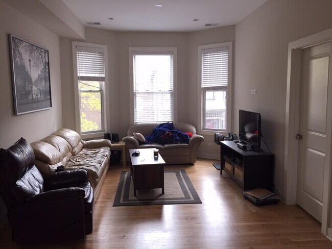 Foto del edificio - 2778 N Kenmore Ave